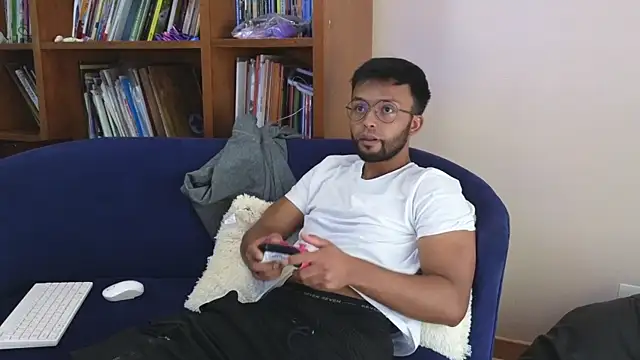 Snapshot of bbctoptwink chatting on April 6, 2026, 5:14 pm bbctoptwink online show from April 6, 2026, 5:14 pm