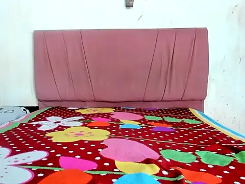 Junior bebe online show from April 9, 2026, 2:11 pm