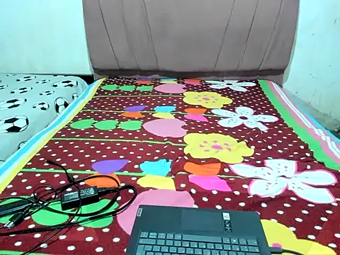 Junior bebe online show from April 11, 2026, 2:43 pm