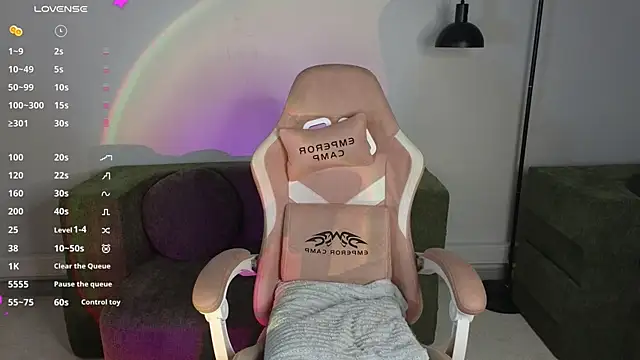 JessieWayy online show from May 13, 2026, 1:14 am