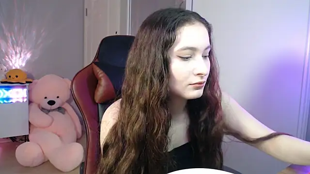 solitudebby online show from May 8, 2026, 11:43 pm