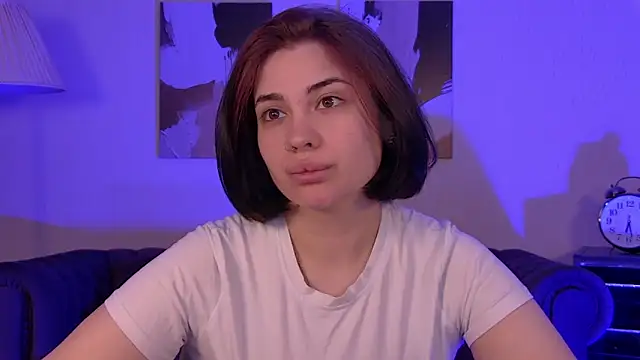 AdrianaToress online show from June 3, 2026, 7:08 pm