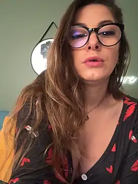 Snapshot of Miarose_gabani chatting on May 16, 2026, 9:06 am Miarose gabani online show from May 16, 2026, 9:06 am