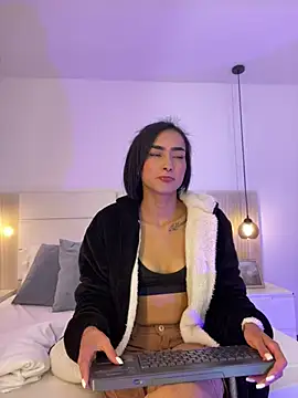 Snapshot of dhalia_lux_ chatting on April 24, 2026, 1:41 am dhalia lux online show from April 24, 2026, 1:41 am