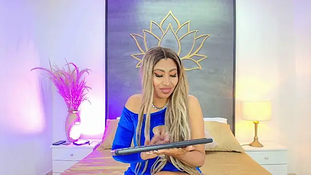 Kiara Parker  online show from May 18, 2026, 8:03 pm