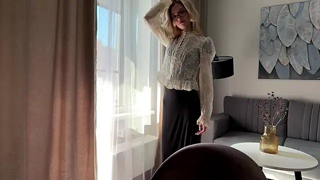 EvelineMolima online show from April 11, 2026, 12:09 pm