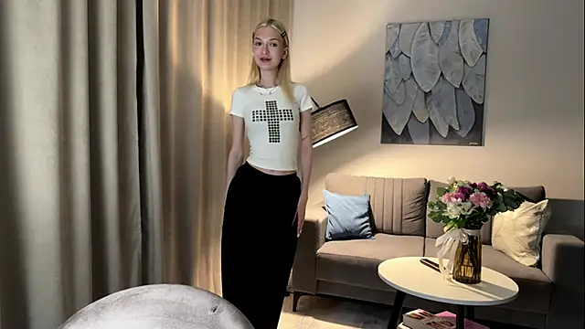 EvelineMolima online show from April 26, 2026, 7:55 pm