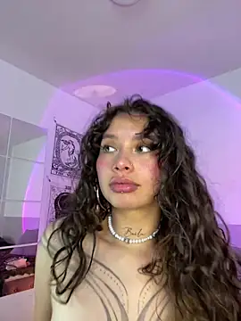 Dreanaa online show from April 15, 2026, 7:58 pm