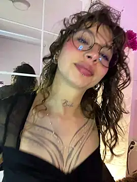 Dreanaa online show from April 23, 2026, 7:49 pm