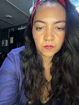 Snapshot of RoxanaEvanss chatting on May 27, 2026, 5:32 pm RoxanaEvanss online show from May 27, 2026, 5:32 pm