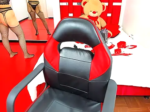 Snapshot of scarlett_red_1 chatting on April 16, 2026, 5:36 pm scarlett red 1 online show from April 16, 2026, 5:36 pm