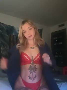 Snapshot of hunnygurl97 chatting on April 7, 2026, 12:00 am hunnygurl97 online show from April 7, 2026, 12:00 am