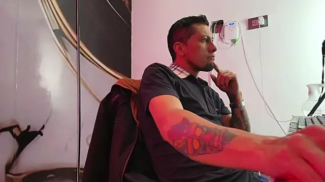 Snapshot of doko_Roxy chatting on April 12, 2026, 1:32 am doko Roxy online show from April 12, 2026, 1:32 am