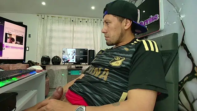 Snapshot of doko_Roxy chatting on April 15, 2026, 6:26 pm doko Roxy online show from April 15, 2026, 6:26 pm