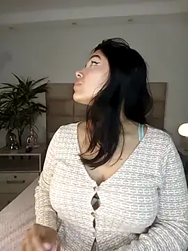 Snapshot of BrendaBloom_ chatting on April 12, 2026, 12:54 pm BrendaBloom online show from April 12, 2026, 12:54 pm