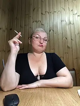 White-Chocolatte online show from April 20, 2026, 4:54 pm
