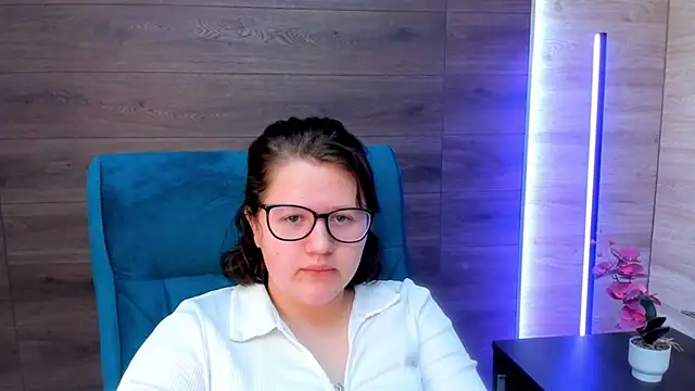 trynotbeingshy online show from April 15, 2026, 8:32 am