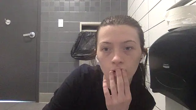 Snapshot of Munchkinbaby72318 chatting on May 1, 2026, 8:13 pm Munchkinbaby72318 online show from May 1, 2026, 8:13 pm