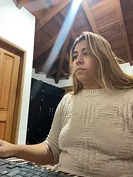  BellaSmith  online show from May 24, 2026, 11:43 pm