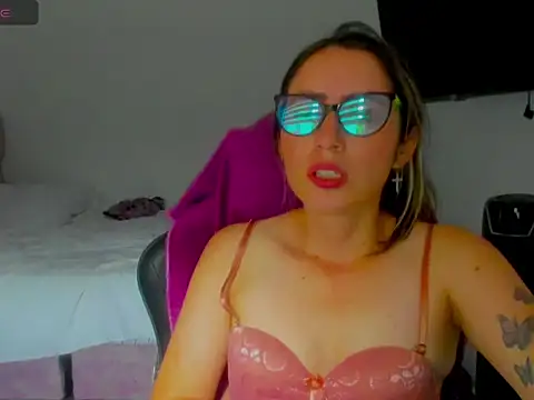 BellaTxM  online show from April 10, 2026, 10:14 pm