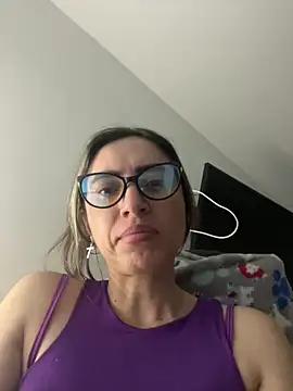 BellaTxM  online show from April 22, 2026, 2:47 am