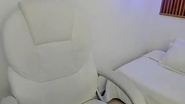 Snapshot of ghostmila chatting on May 5, 2026, 1:02 am ghostmila online show from May 5, 2026, 1:02 am