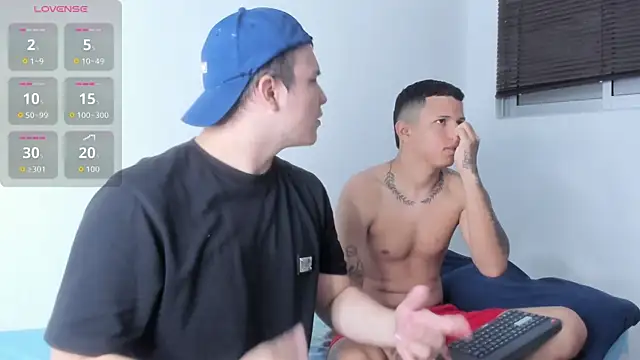 Snapshot of Steven_and_Benji chatting on April 8, 2026, 11:32 am Steven and Benji online show from April 8, 2026, 11:32 am