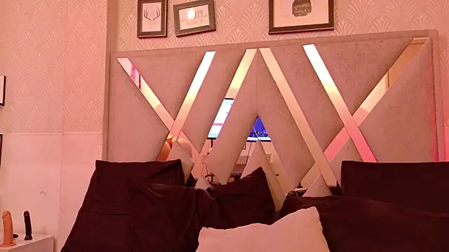 Snapshot of Tattoo_edbosses chatting on April 15, 2026, 8:20 pm Tattoo edbosses online show from April 15, 2026, 8:20 pm