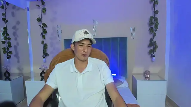 Snapshot of angel_of_sinn chatting on April 14, 2026, 3:34 am angel of sinn online show from April 14, 2026, 3:34 am