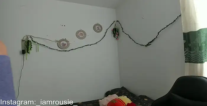  iamrousie  online show from May 8, 2026, 2:22 pm