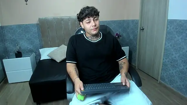 DAMON SALVATTORE online show from April 14, 2026, 3:34 am