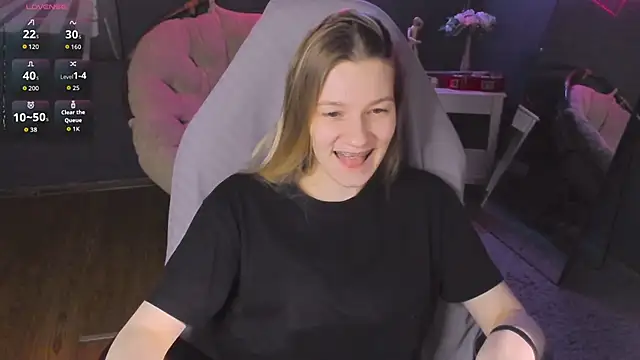 Snapshot of Vanessa___Lui chatting on April 10, 2026, 4:12 pm Vanessa Lui online show from April 10, 2026, 4:12 pm