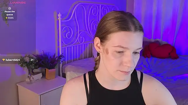 Snapshot of Vanessa___Lui chatting on April 13, 2026, 4:34 pm Vanessa Lui online show from April 13, 2026, 4:34 pm