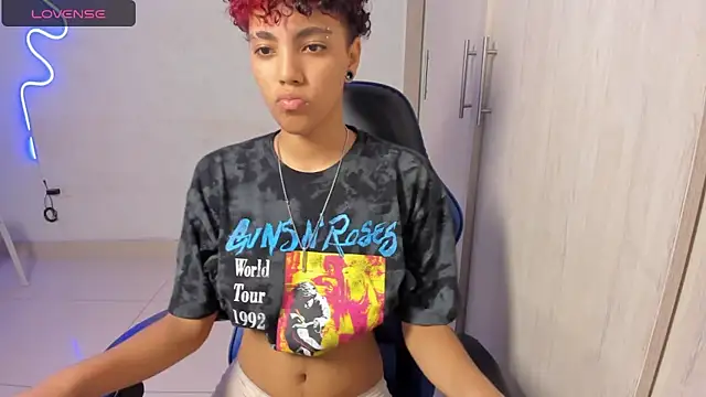 Snapshot of axel_luxxx chatting on April 15, 2026, 2:24 pm axel luxxx online show from April 15, 2026, 2:24 pm