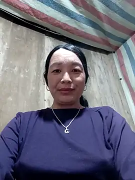 Snapshot of vanlucky2 chatting on April 23, 2026, 1:35 pm vanlucky2 online show from April 23, 2026, 1:35 pm