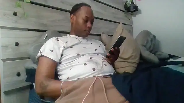 Snapshot of zdaddymm chatting on May 19, 2026, 2:40 am zdaddymm online show from May 19, 2026, 2:40 am