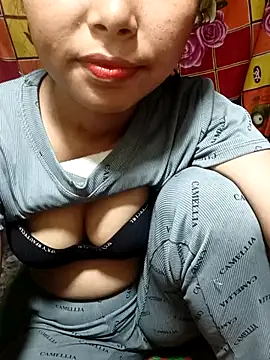 Snapshot of ross001 chatting on April 14, 2026, 9:32 pm ross001 online show from April 14, 2026, 9:32 pm