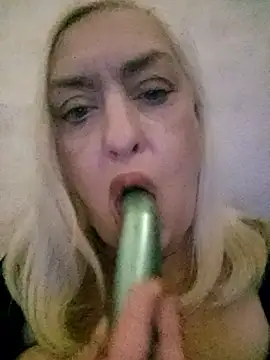 Julia20X online show from April 21, 2026, 4:01 pm