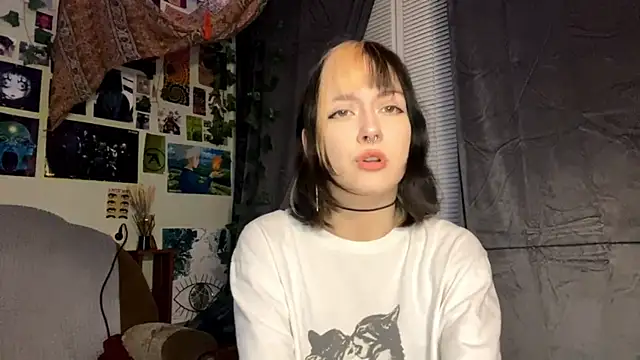 Snapshot of AllegraStaffieri chatting on April 8, 2026, 9:15 pm AllegraStaffieri online show from April 8, 2026, 9:15 pm