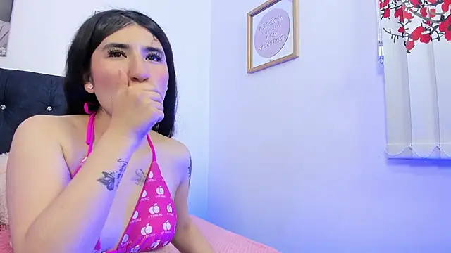 Snapshot of Fourbidden_Desires chatting on April 16, 2026, 2:40 pm Fourbidden Desires online show from April 16, 2026, 2:40 pm