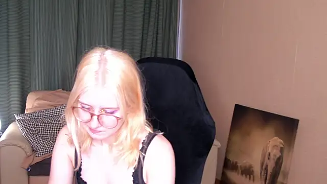 Lily Spark  online show from June 2, 2026, 1:07 am