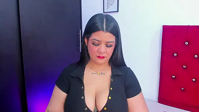 Snapshot of Katty_West chatting on April 15, 2026, 7:32 pm Katty West online show from April 15, 2026, 7:32 pm
