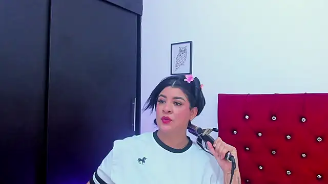 Snapshot of Katty_West chatting on May 4, 2026, 7:32 pm Katty West online show from May 4, 2026, 7:32 pm