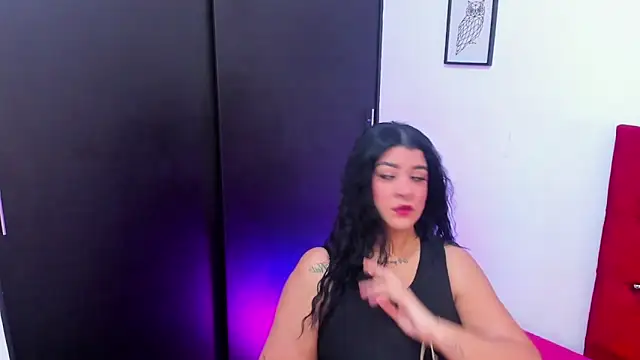 Snapshot of Katty_West chatting on May 5, 2026, 7:22 pm Katty West online show from May 5, 2026, 7:22 pm