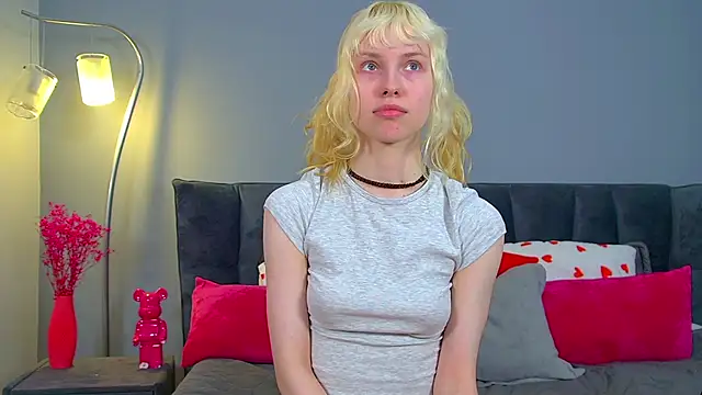 HannahHollis online show from April 29, 2026, 5:30 pm