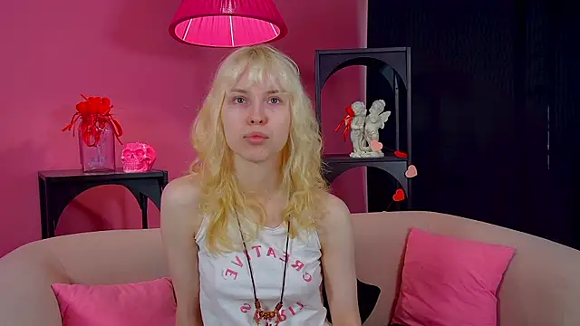 HannahHollis online show from May 7, 2026, 6:19 am