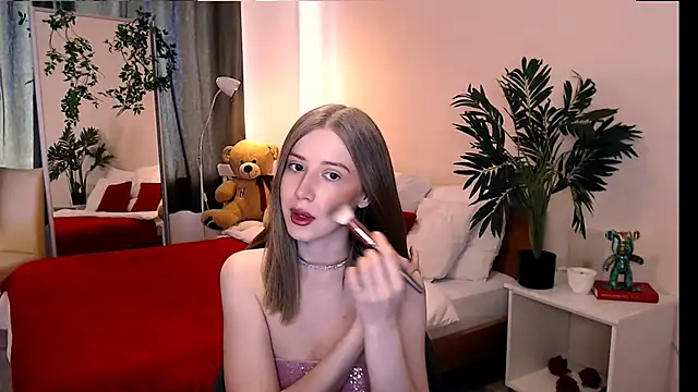 Snapshot of cheeky_chick chatting on June 1, 2026, 1:35 pm cheeky chick online show from June 1, 2026, 1:35 pm