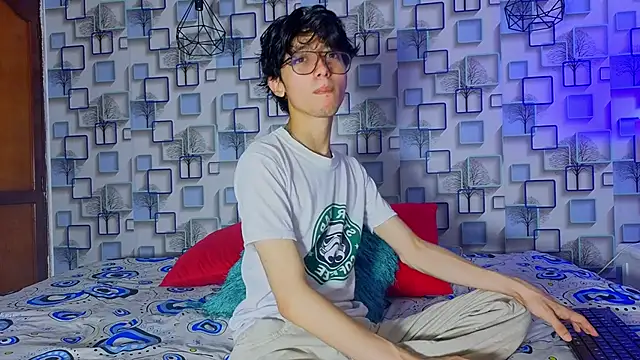 Snapshot of Twink_Sebas7 chatting on April 12, 2026, 12:21 pm Twink Sebas7 online show from April 12, 2026, 12:21 pm