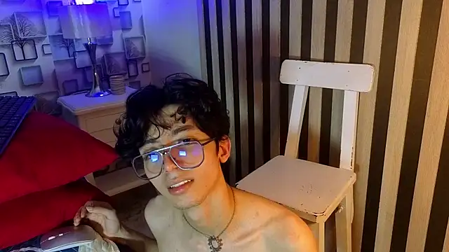 Snapshot of Twink_Sebas7 chatting on April 15, 2026, 7:58 pm Twink Sebas7 online show from April 15, 2026, 7:58 pm