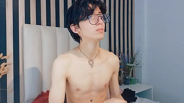 Snapshot of Twink_Sebas7 chatting on May 10, 2026, 12:10 pm Twink Sebas7 online show from May 10, 2026, 12:10 pm
